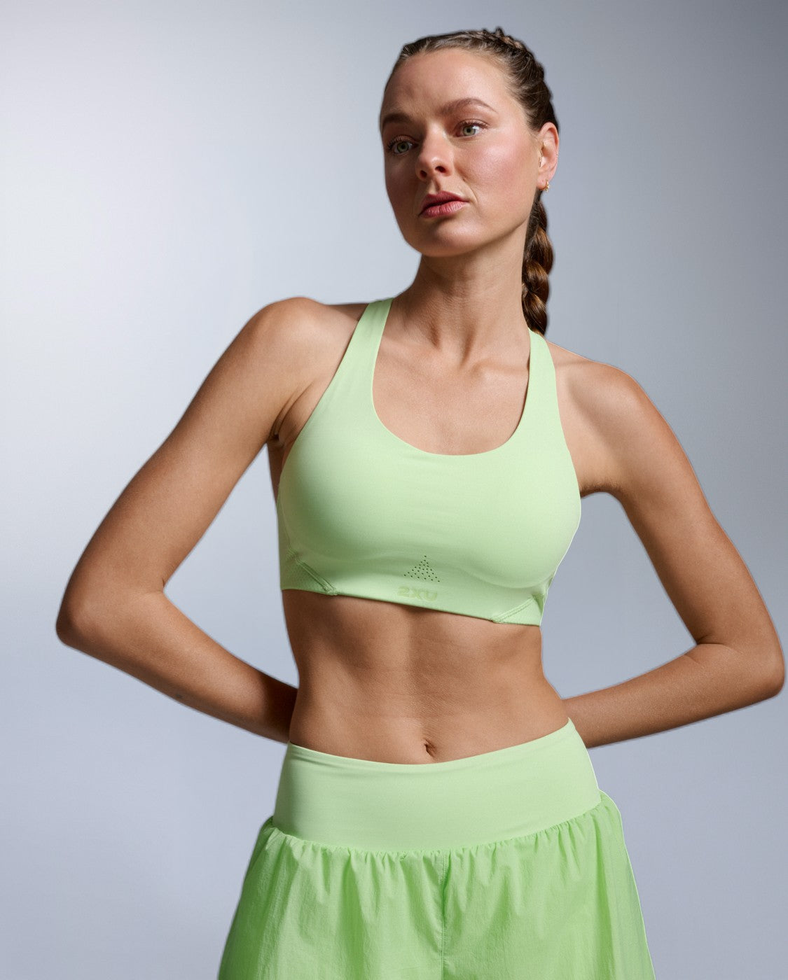 2xu-aero-sport-bh-damen-lime-zest-medium-impact image 1