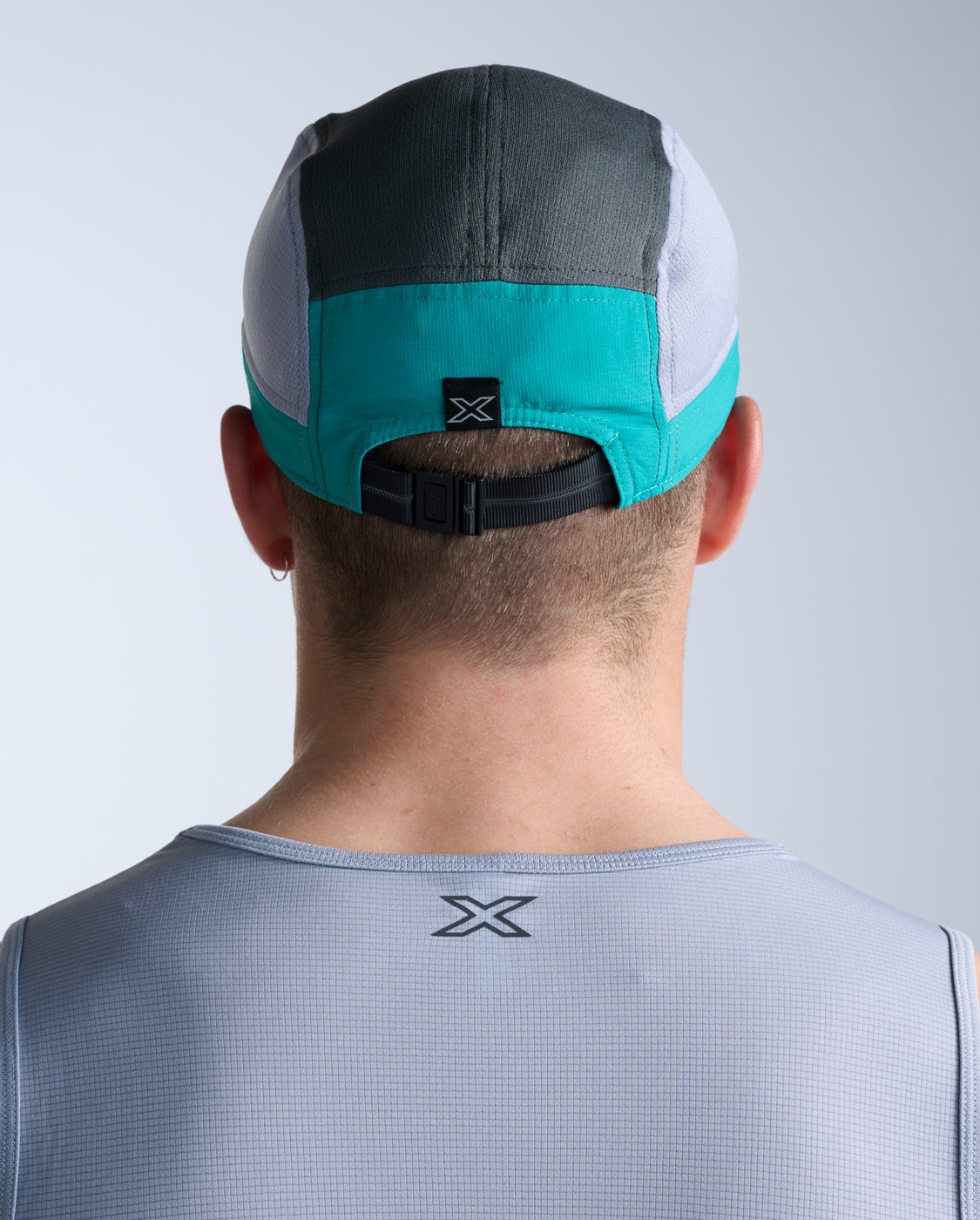 2xu-light-speed-cap-aurora-leichte-laufkappe-verstellbar image 3