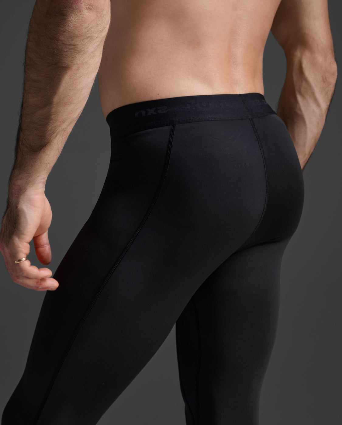 2xu-core-base-layer-compression-tights-schwarz-herren image 7