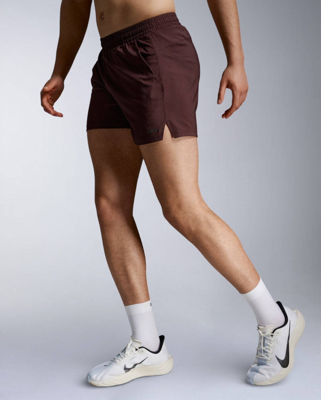 2xu-aero-5-inch-shorts-herren-laufshorts-bark-5-inch image 2
