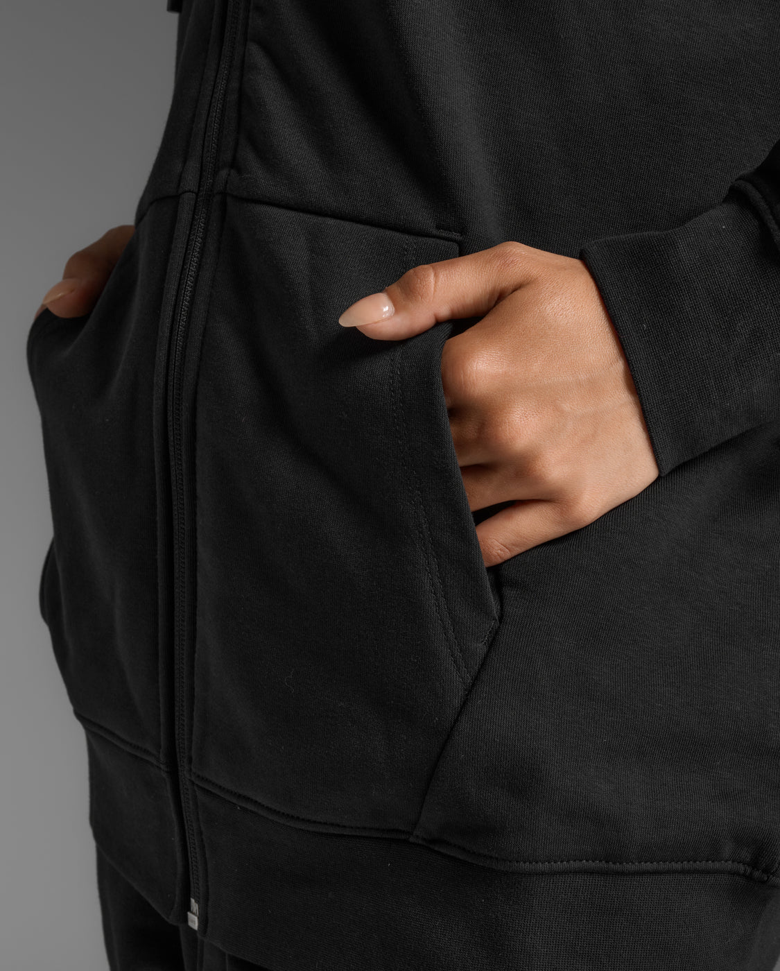 2xu-motion-aspire-full-zip-hoodie-damen-black-fleece image 6