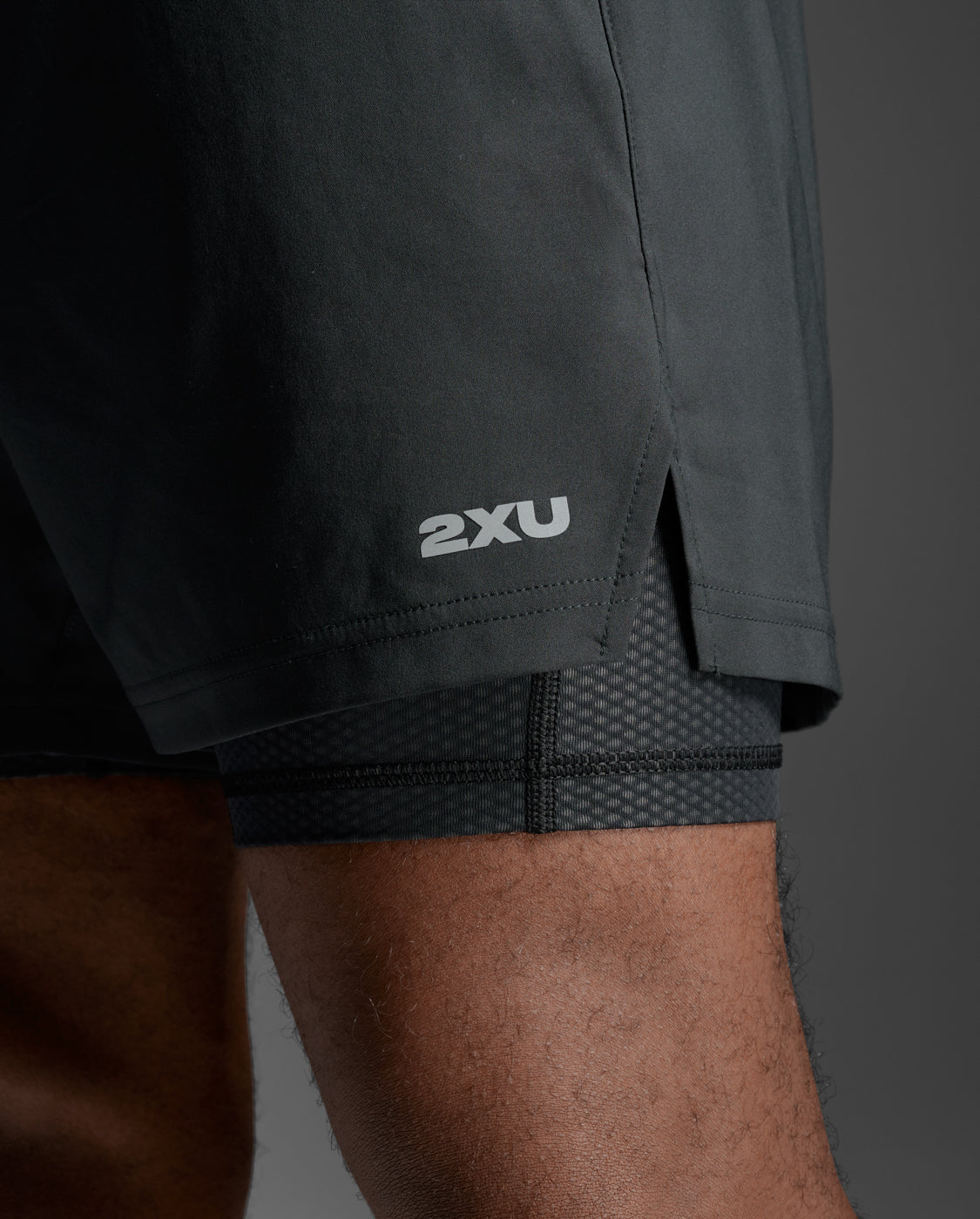 2xu-aero-mesh-2-in-1-5-inch-shorts-herren-schwarz image 5