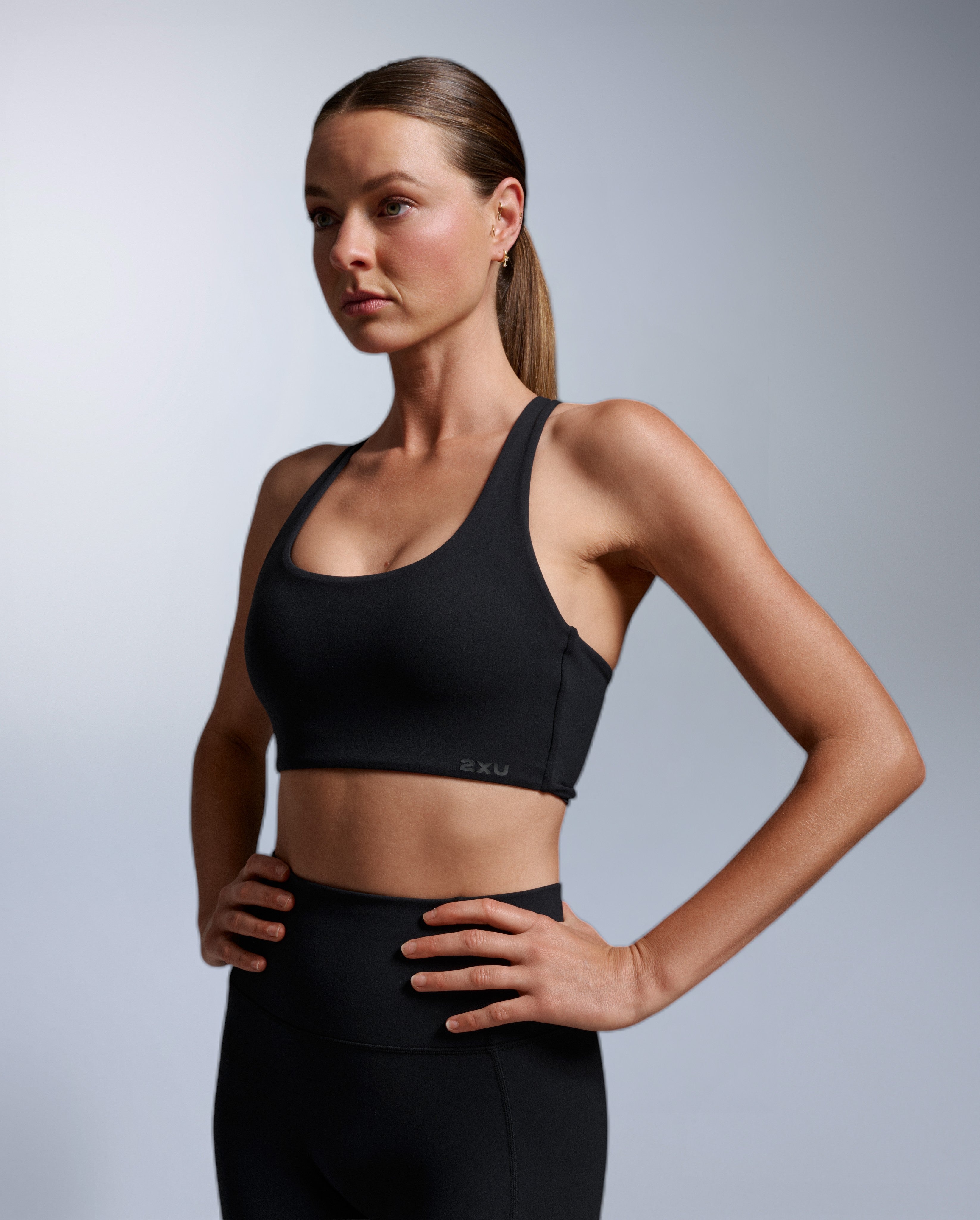 2xu-fluid-twist-back-bra-sport-bh-schwarz image 1