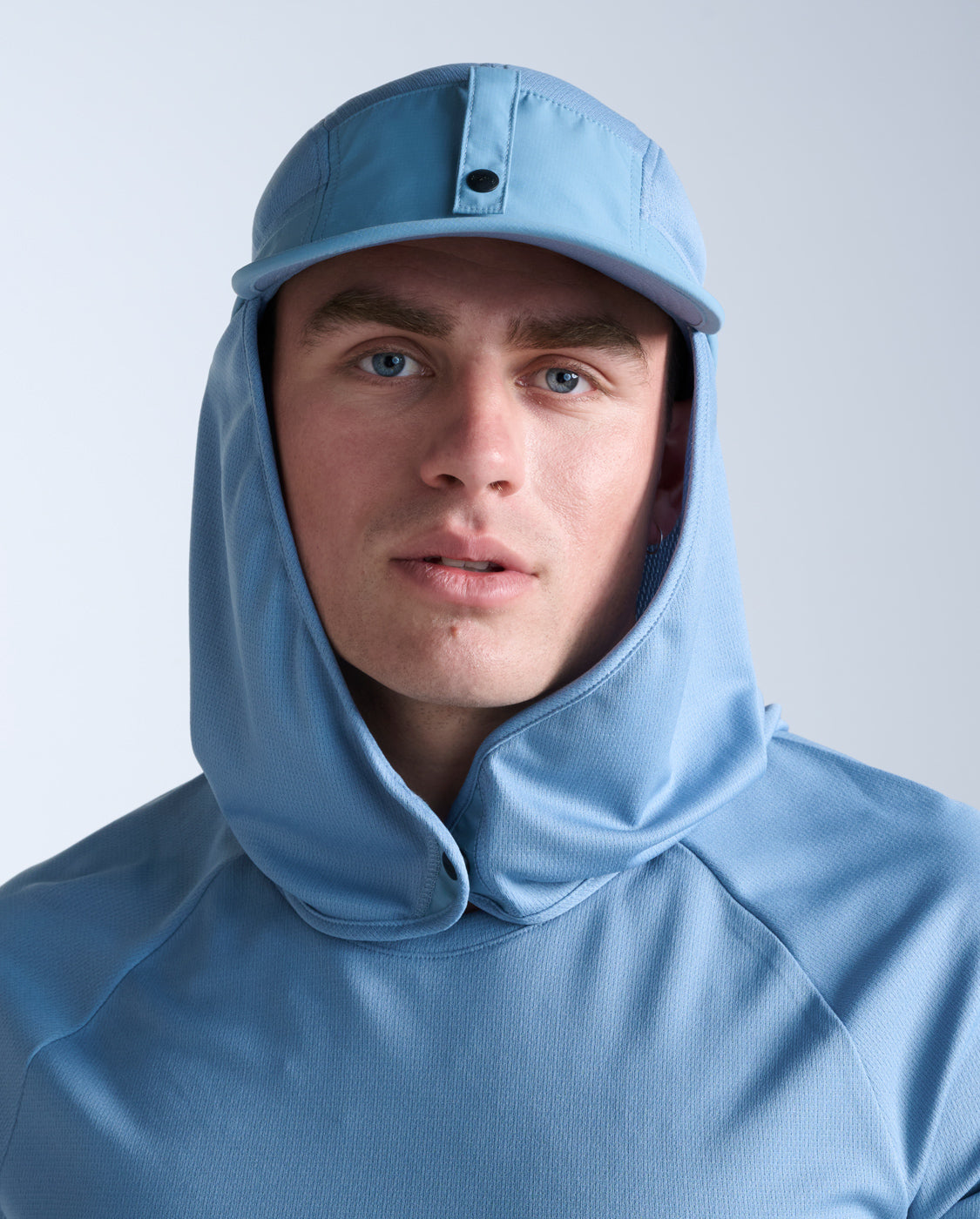 2xu-aero-trail-legionnaire-cap-blue-shade-nackenschutz image 1