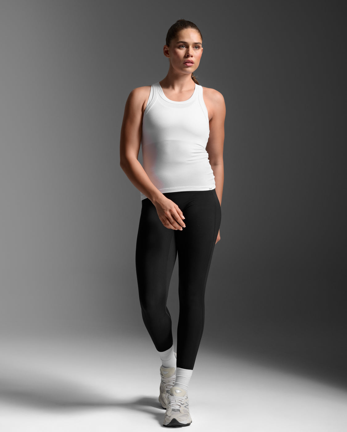2xu-fluid-modal-ribbed-tank-tr-gertop-white image 4
