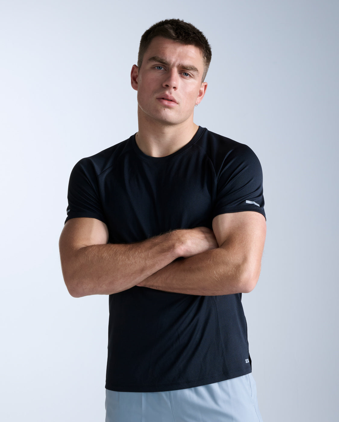 2xu-aero-tee-laufshirt-herren-schwarz-slim-fit image 1