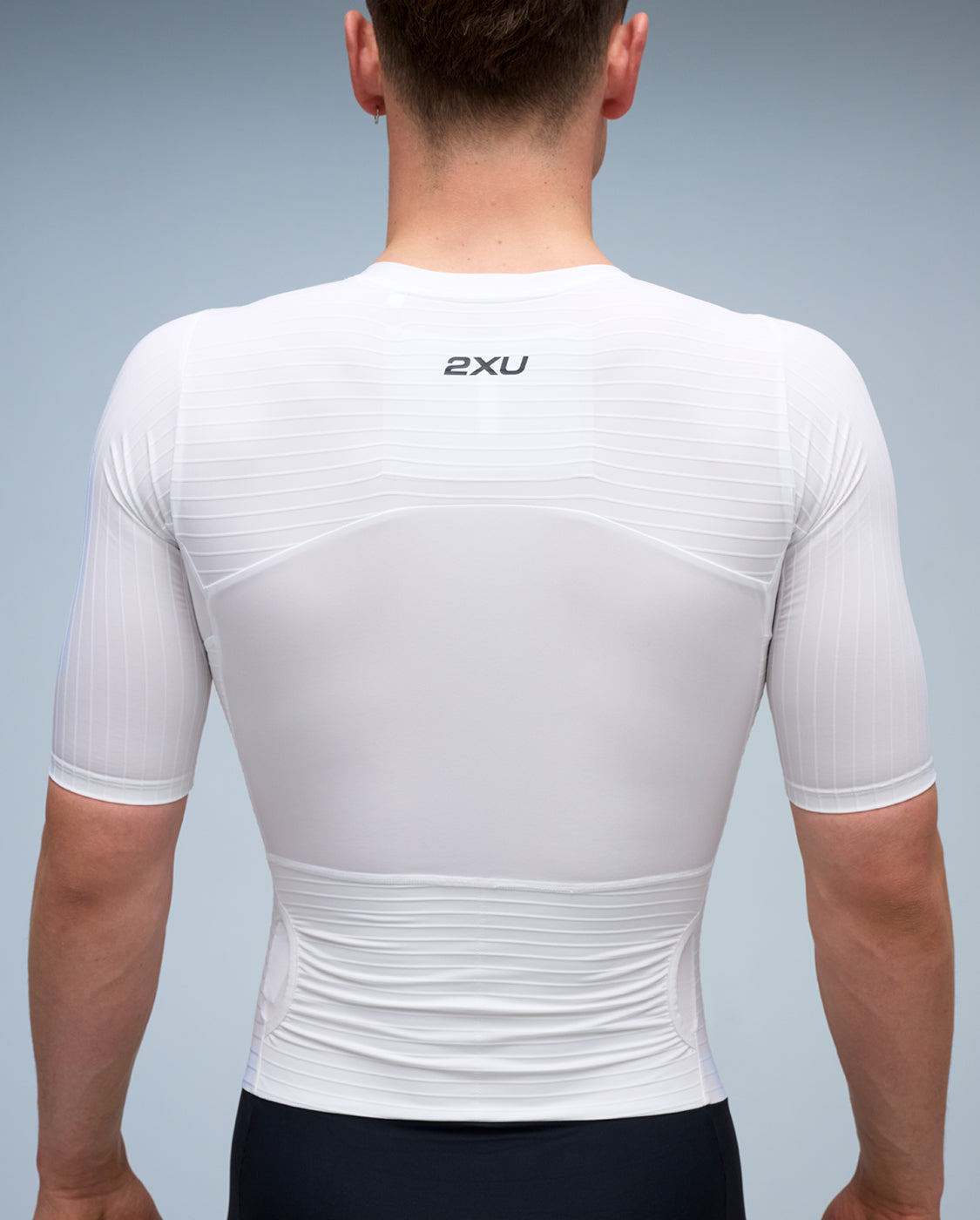 2xu-light-speed-react-trisuit-herren-schwarz-wei-kurzarm image 4
