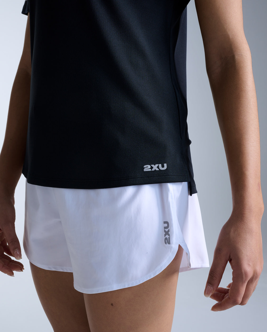 2xu-aero-tee-damen-schwarz-kurzarm image 4