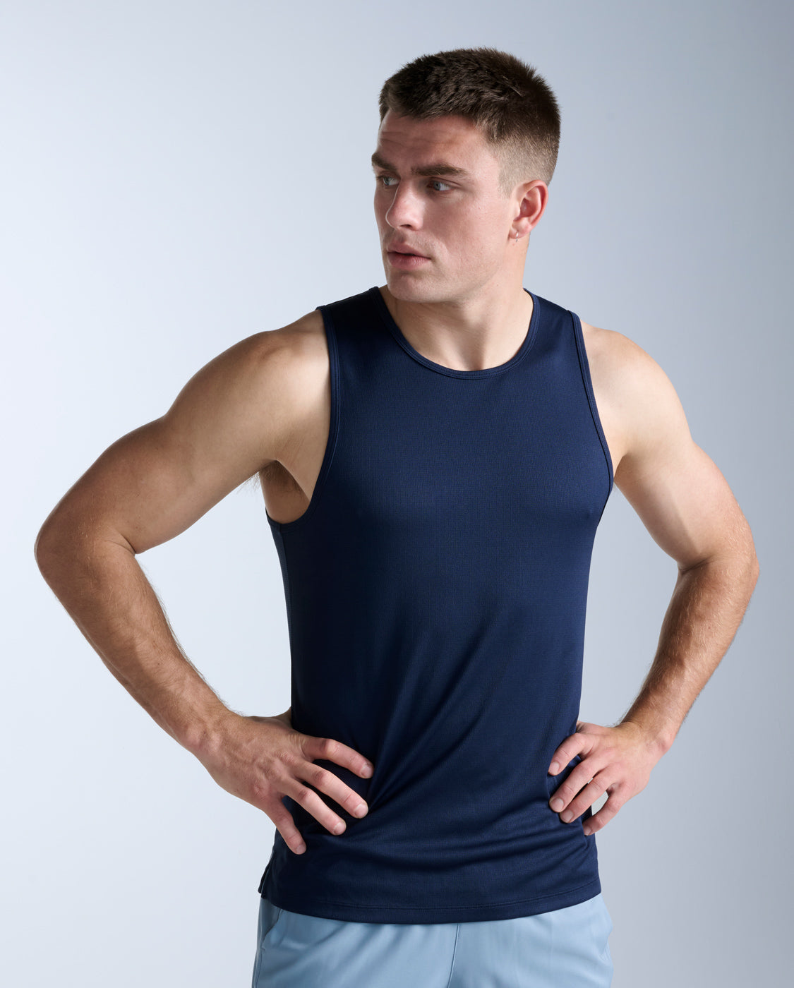 2xu-aero-tank-top-herren-midnight-rmellos-mesh image 2