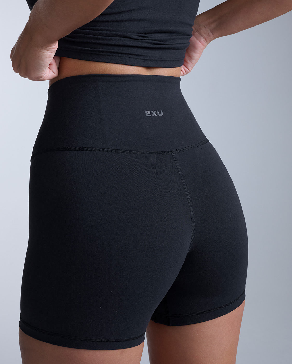 2xu-fluid-5-inch-shorts-damen-schwarz-high-waist image 3