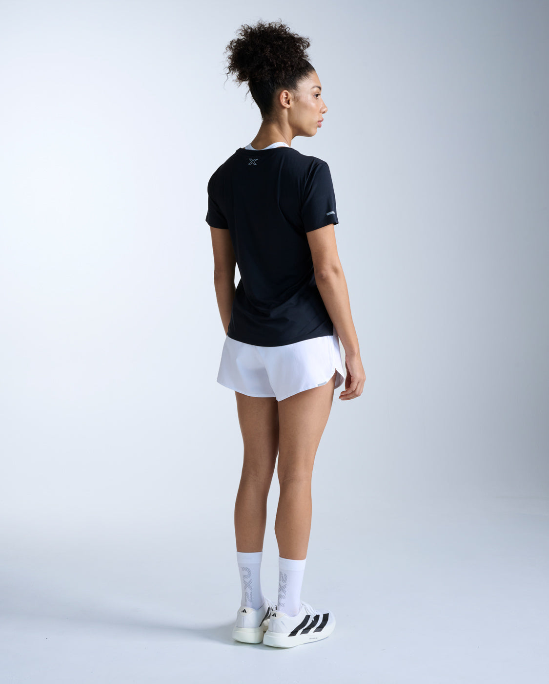 2xu-aero-tee-damen-schwarz-kurzarm image 7