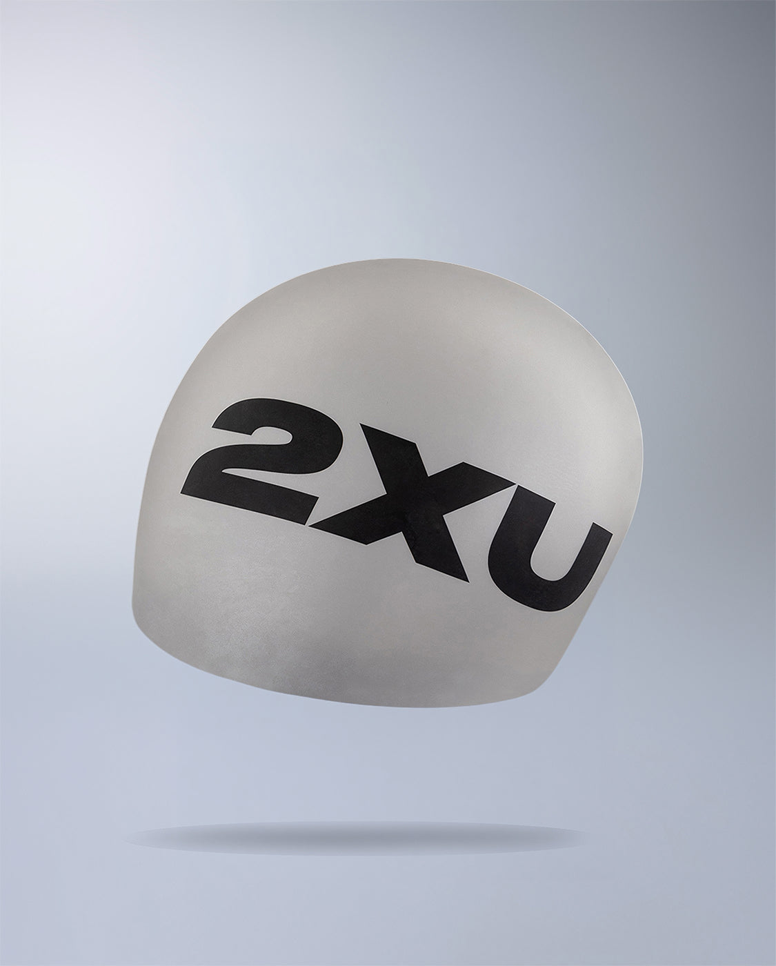 2xu-silicone-swim-cap-badekappe-unisex-silber image 1