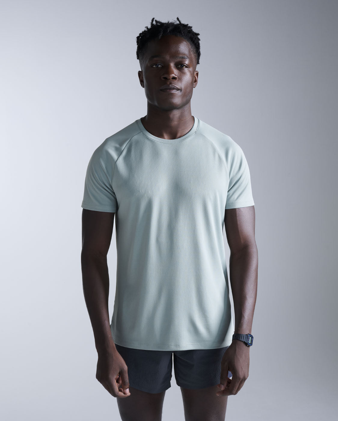 2xu-aero-tee-laufshirt-smoke-blue-black-slim-atmungsaktiv image 1
