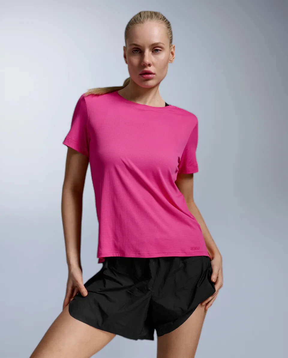 2xu-aero-trail-tee-laufshirt-damen-electric-rose-upf-50 image 1