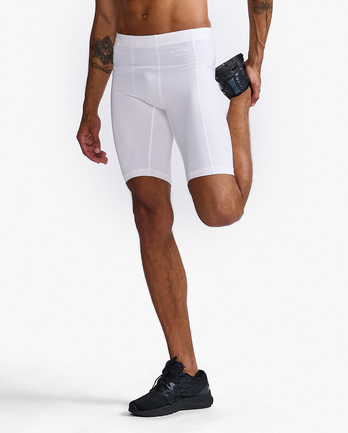 2xu-core-compression-game-day-shorts-herren-white-shorts image 2