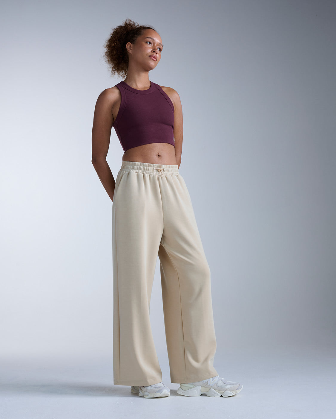 2xu-fluid-tencel-crop-tank-damen-amaretto image 6