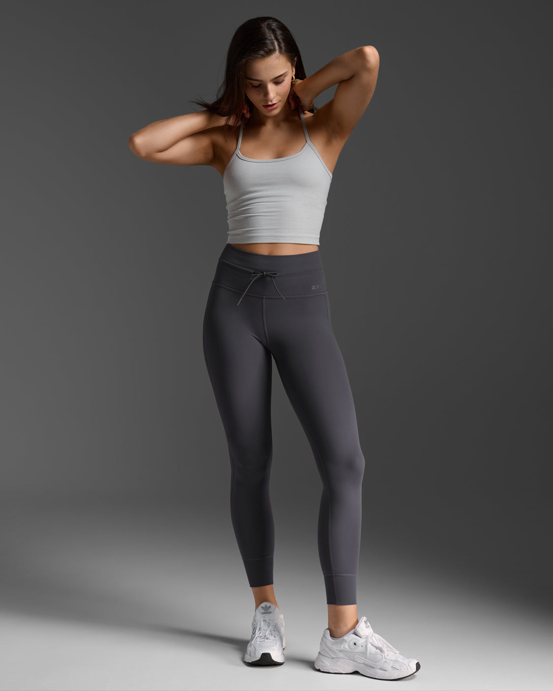 2xu-flex-crop-tank-top-harbor-mist-damen image 8