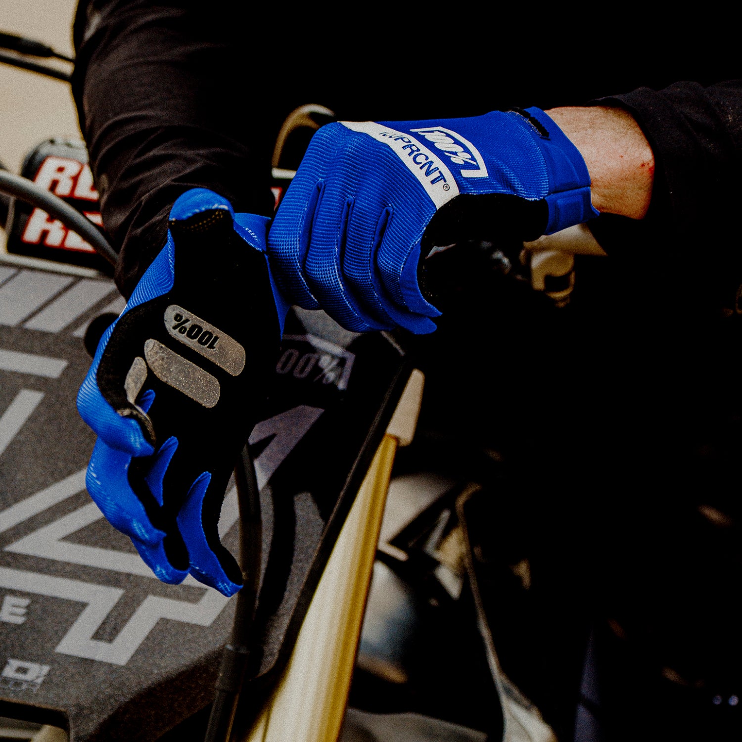 100-ridecamp-handschuhe-blau-mtb-fingerhandschuhe-grip image 3
