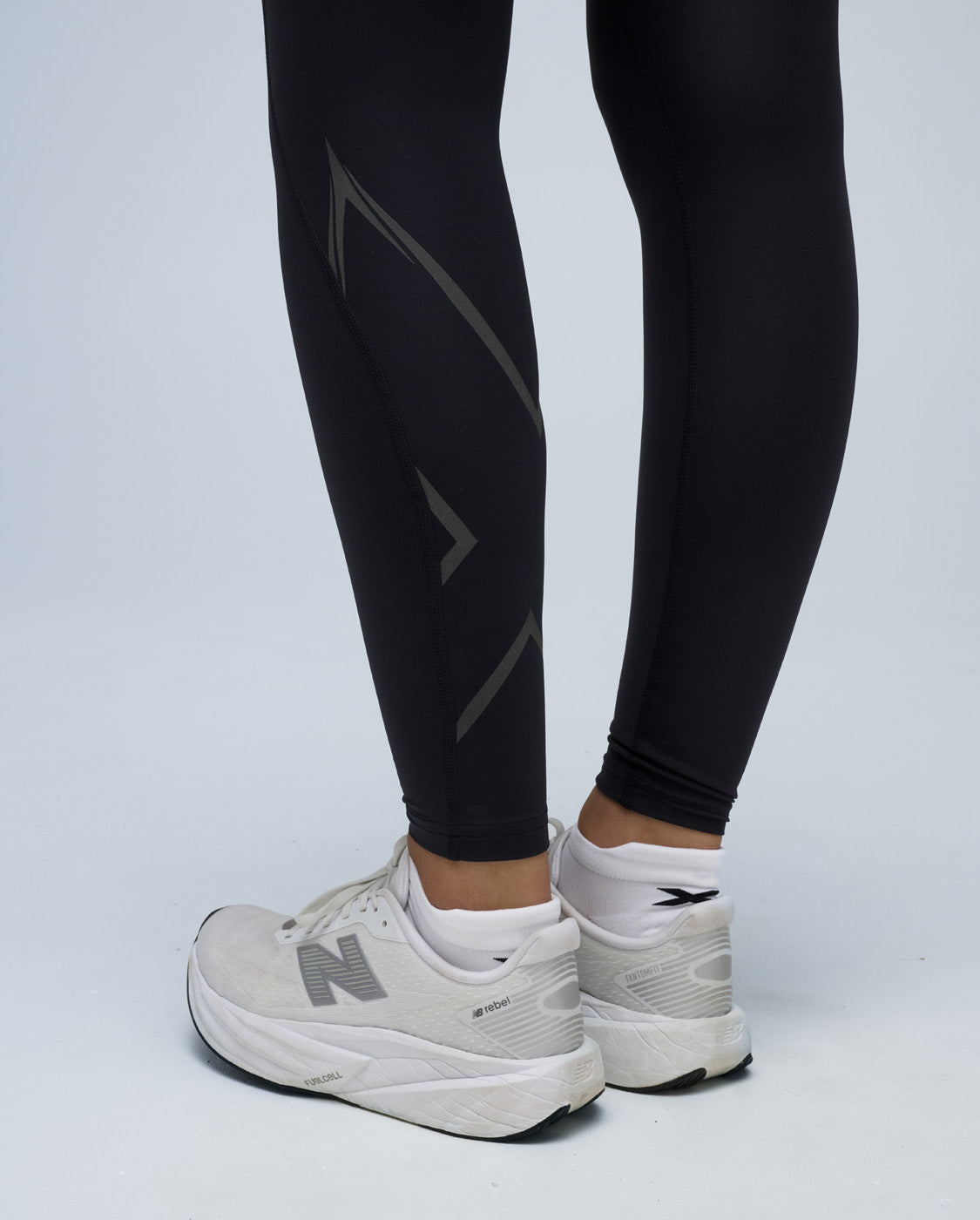2xu-ignition-shield-compression-tights-schwarz-thermal image 3
