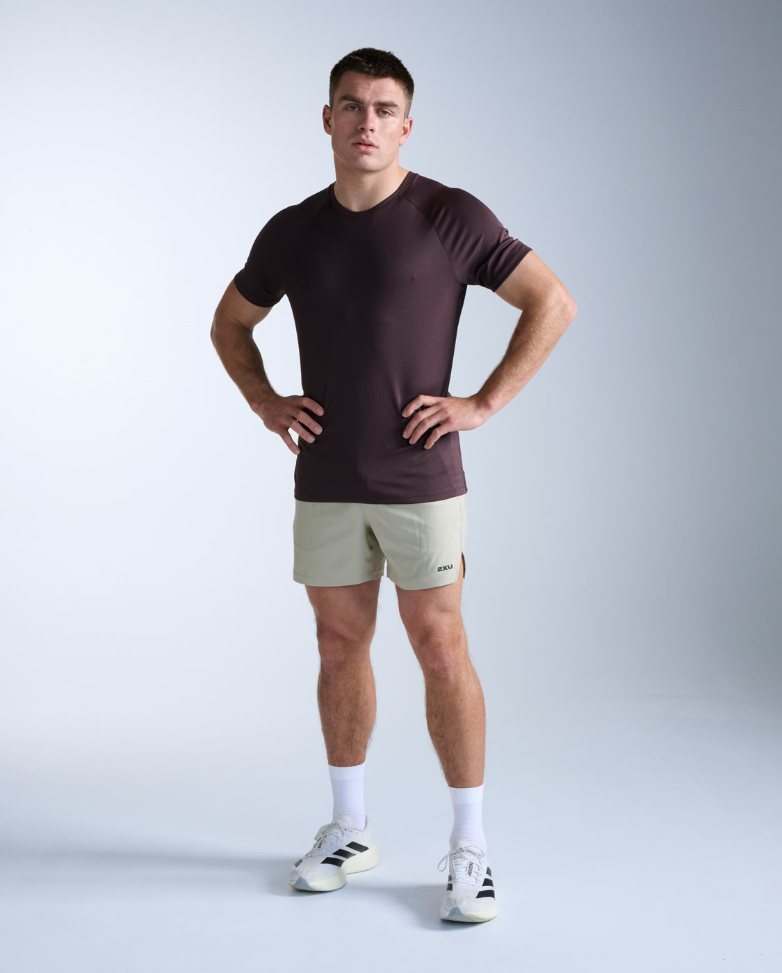 2xu-aero-tee-herren-bark-black-laufshirt-atmungsaktiv image 7