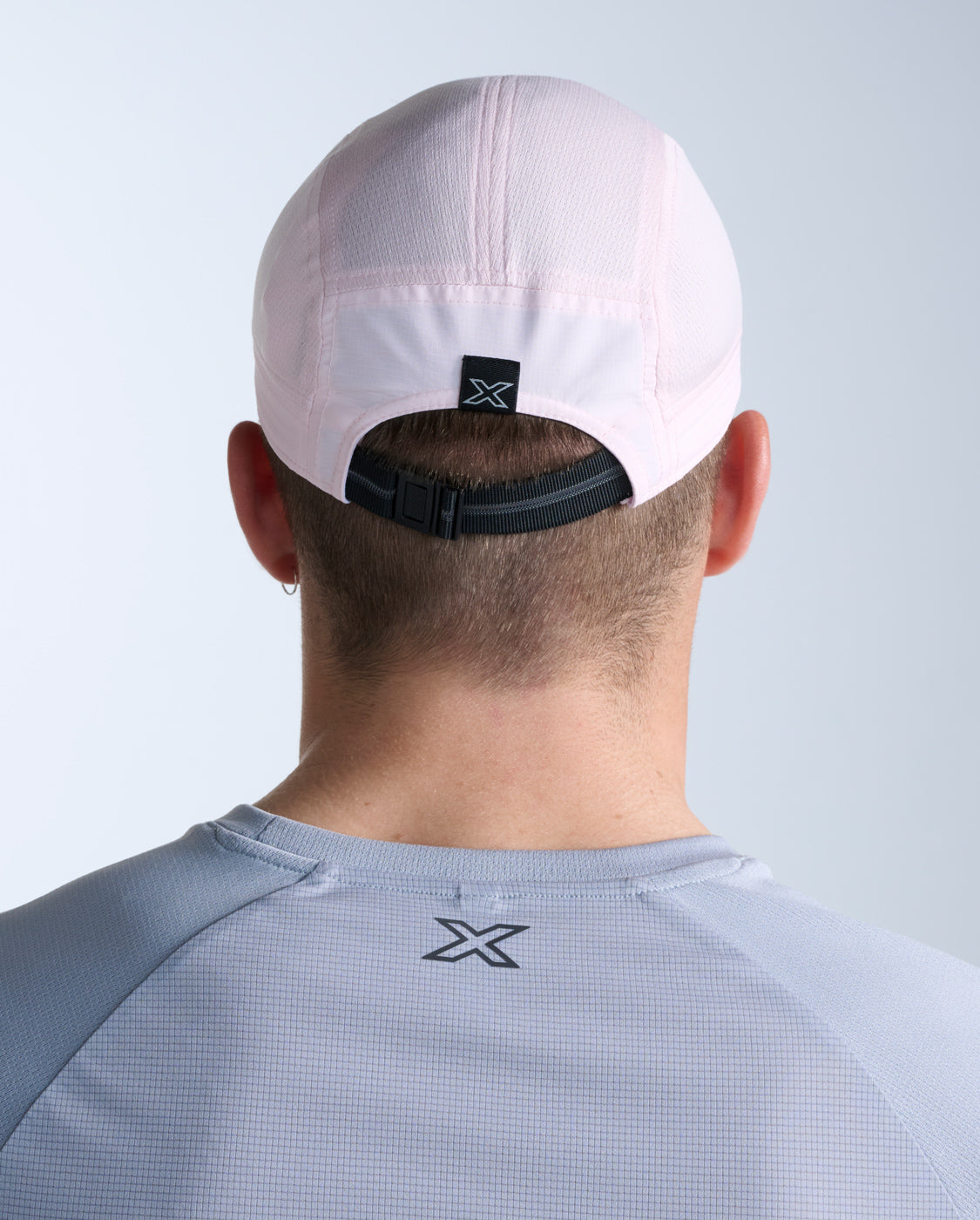 2xu-light-speed-small-cap-laufcap-rosa image 3