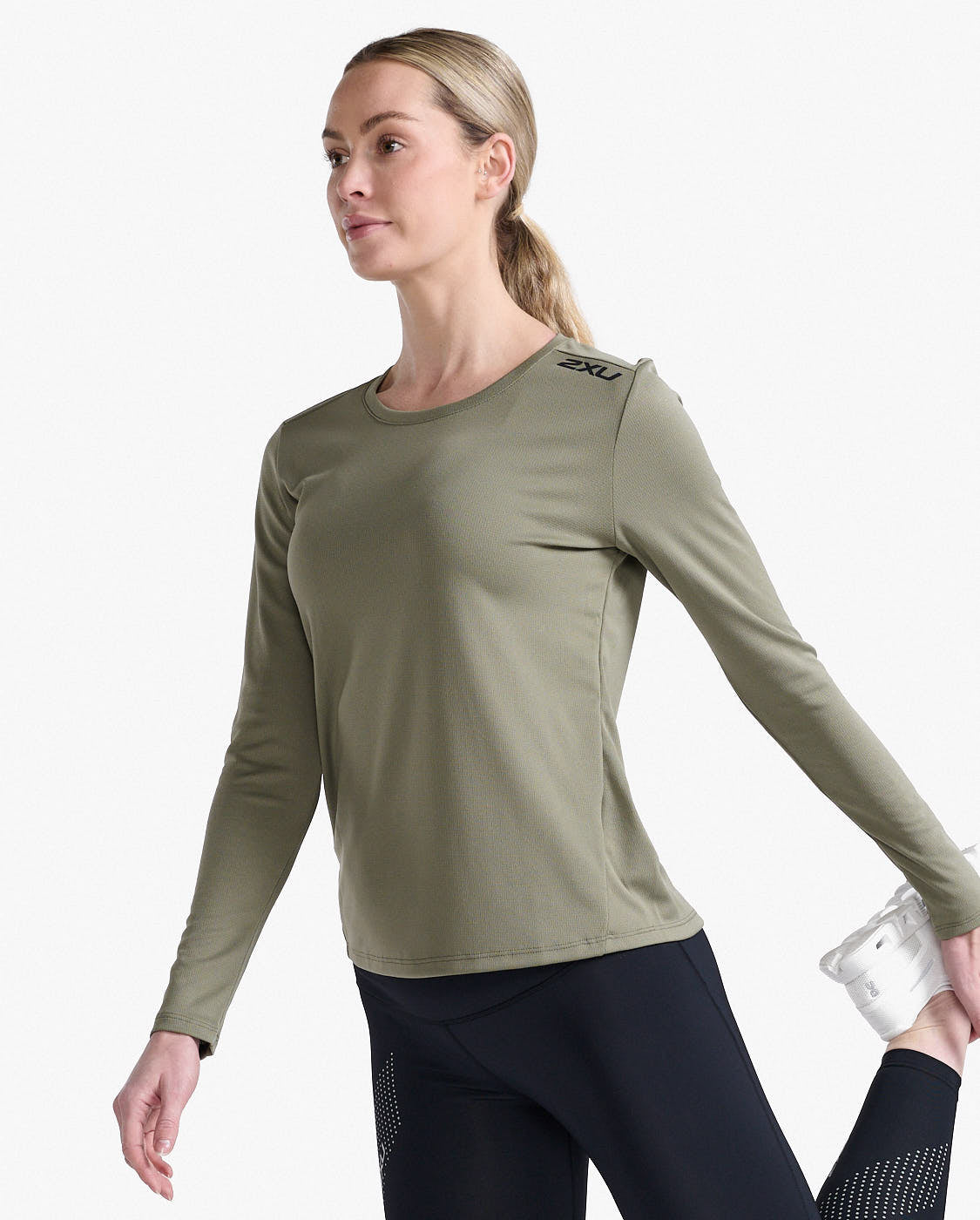 2xu-motion-aspire-langarmshirt-damen-alpine-black image 1