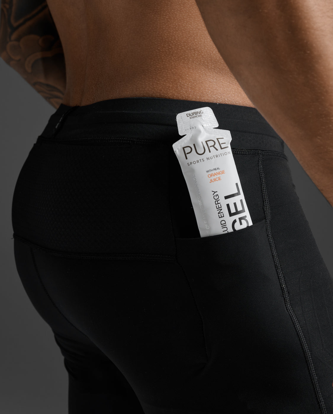 2xu-light-speed-react-compression-tights-black-white image 8