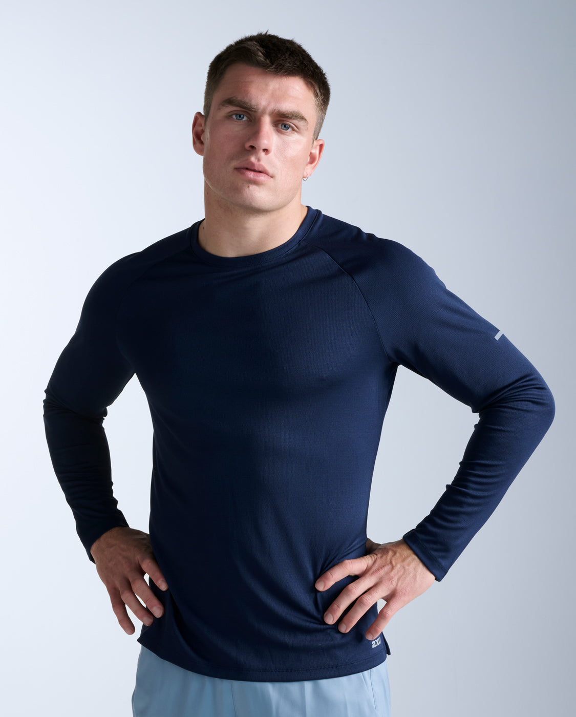 2xu-aero-long-sleeve-laufshirt-herren-midnight-silver image 1