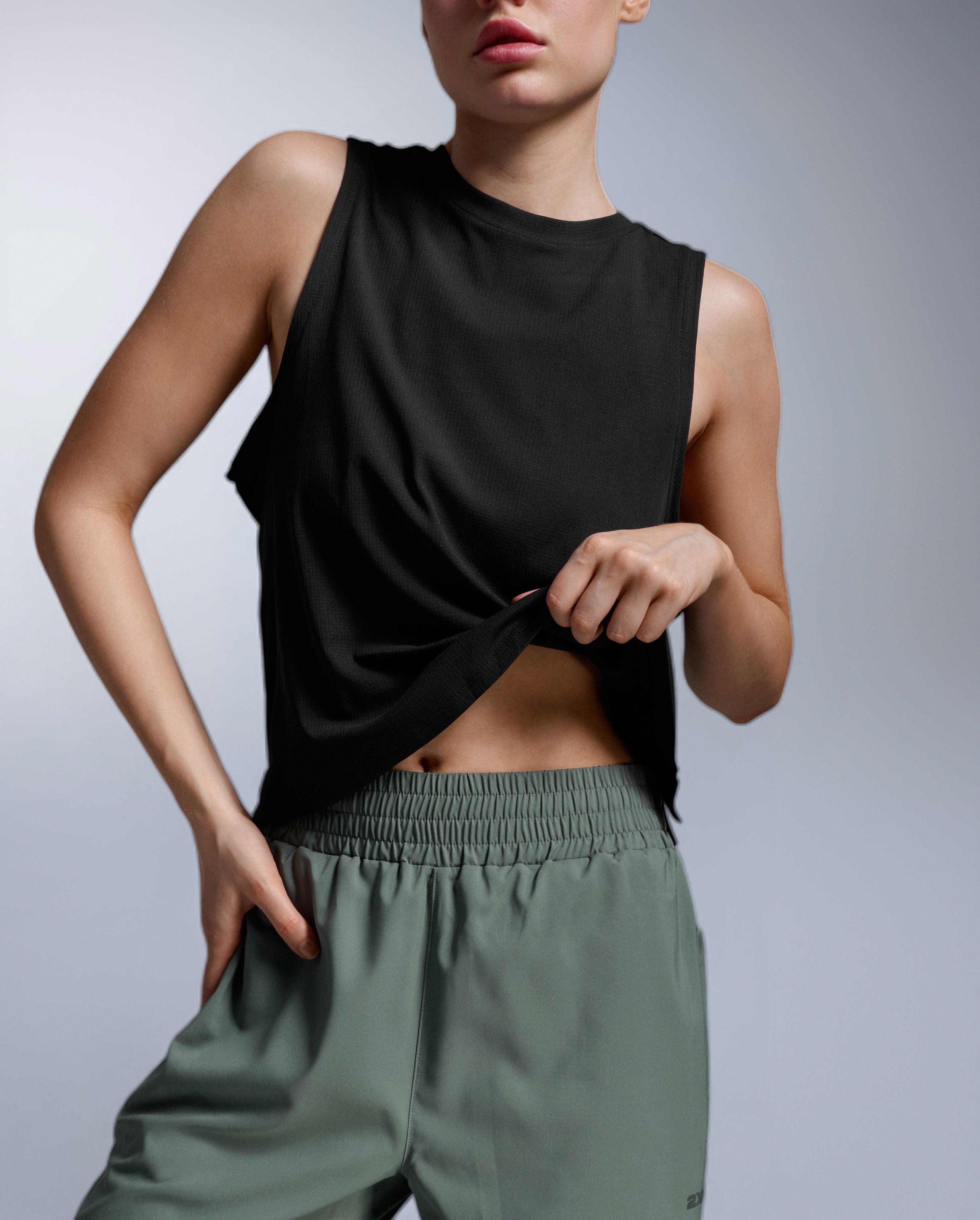 2xu-aero-trail-tank-lauftop-damen-schwarz-upf-50 image 1