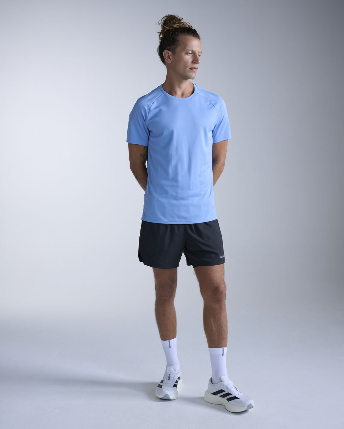 2xu-aero-tee-laufshirt-herren-silverlake-blue image 5