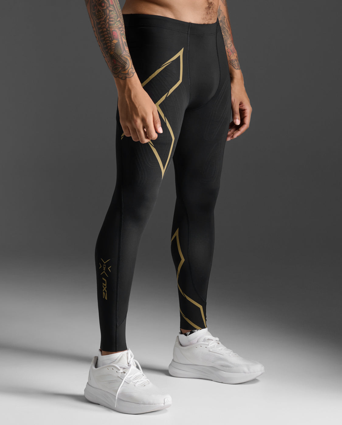 2xu-light-speed-compression-tights-herren-black-gold-mcs image 4