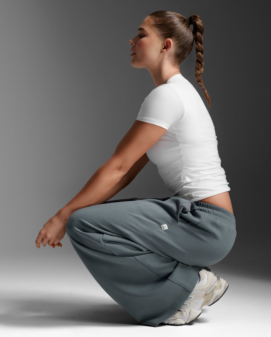2xu-signature-wonderluxe-fitted-tee-t-shirt-damen-wei-stretch image 6
