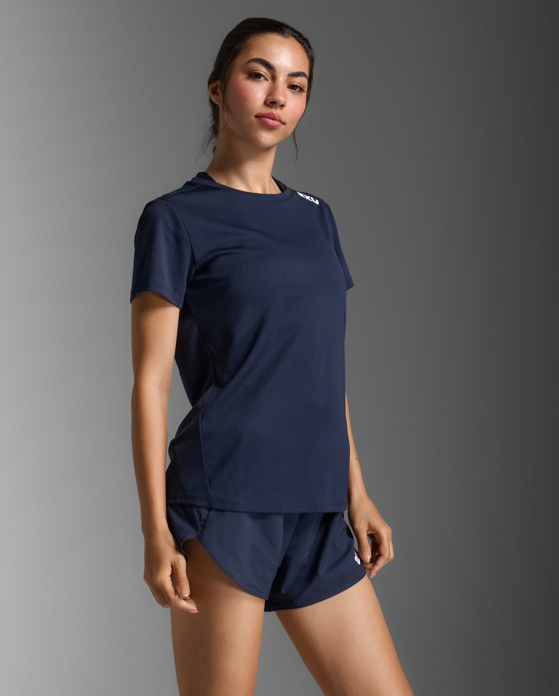 2xu-motion-aspire-tee-laufshirt-damen-midnight-kurzarm image 5
