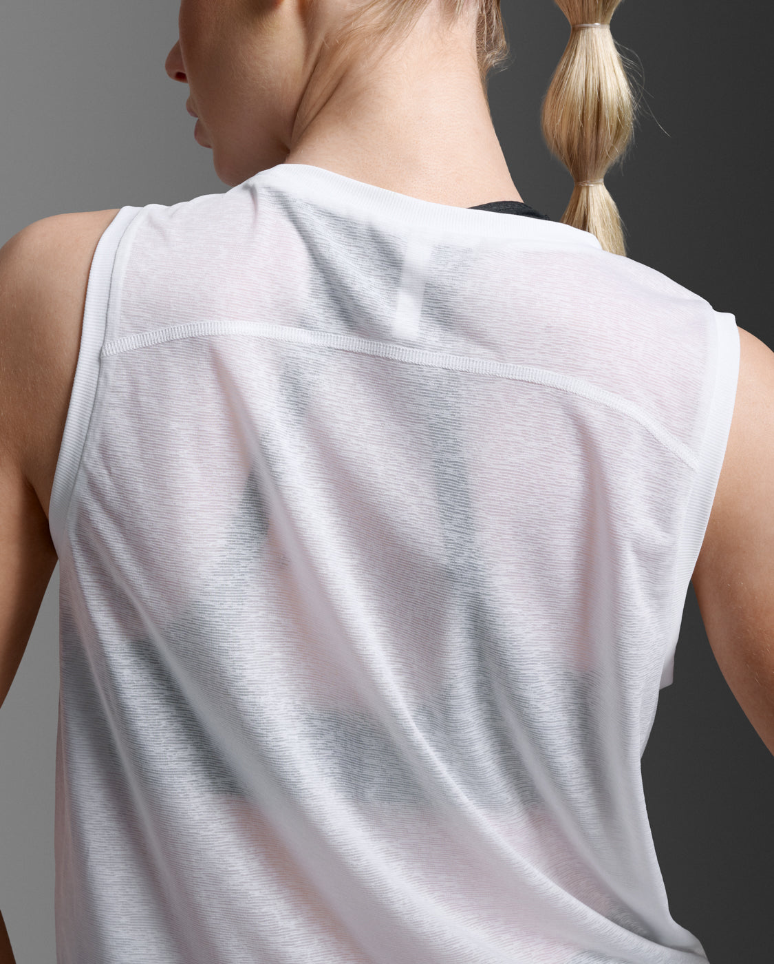 2xu-aero-relight-crop-tank-top-damen-wei-leicht image 8