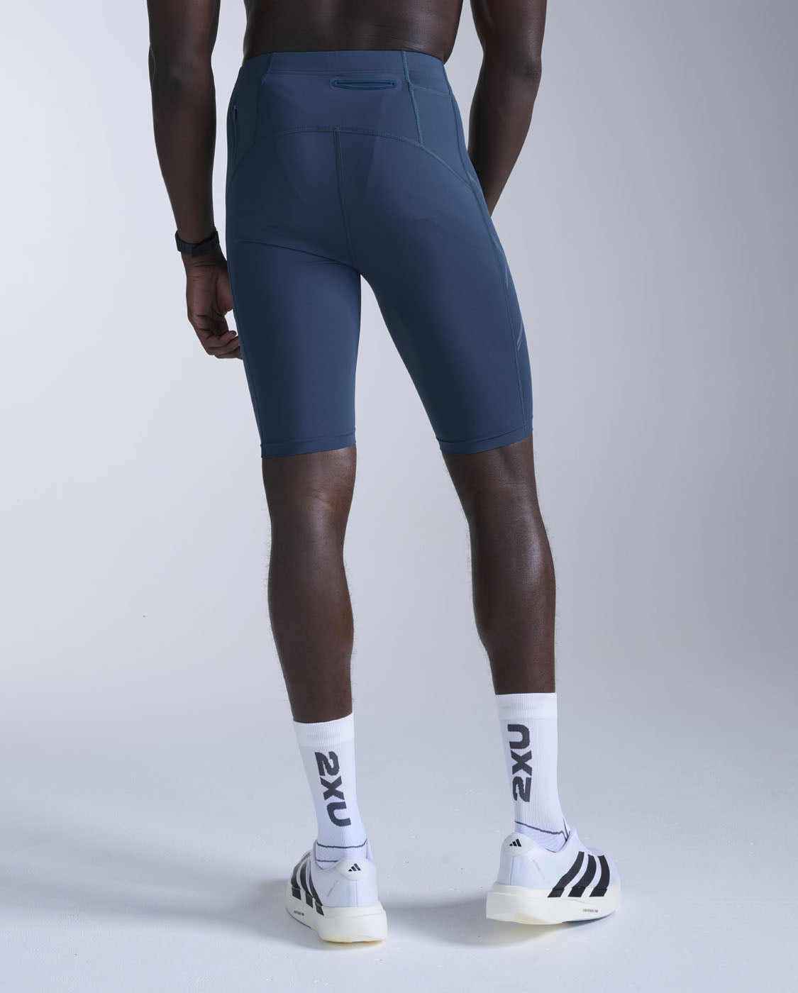 2xu-light-speed-compression-shorts-herren-majol-leicht image 2