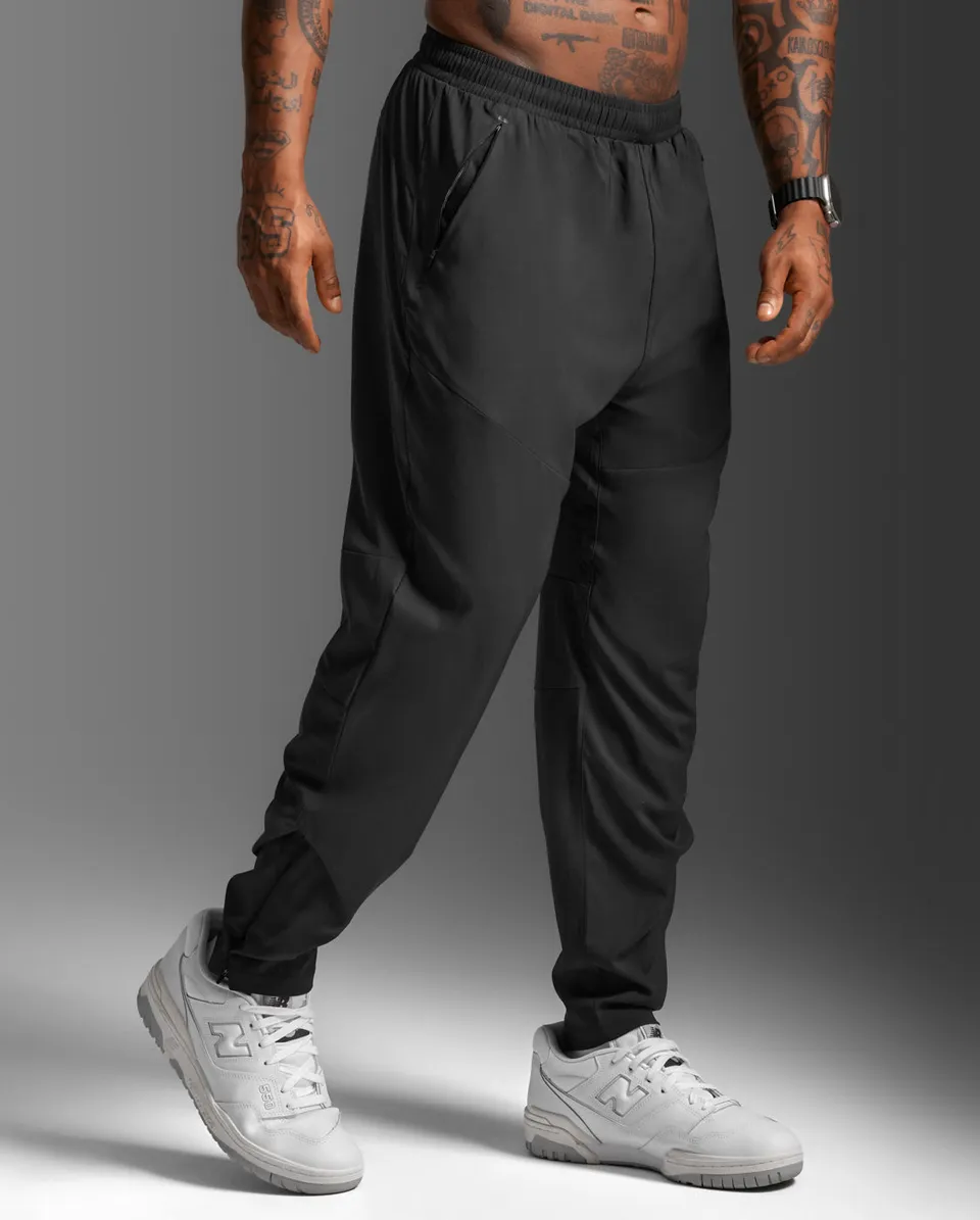 2xu-aero-woven-jogger-schwarz-laufhose-herren image 1
