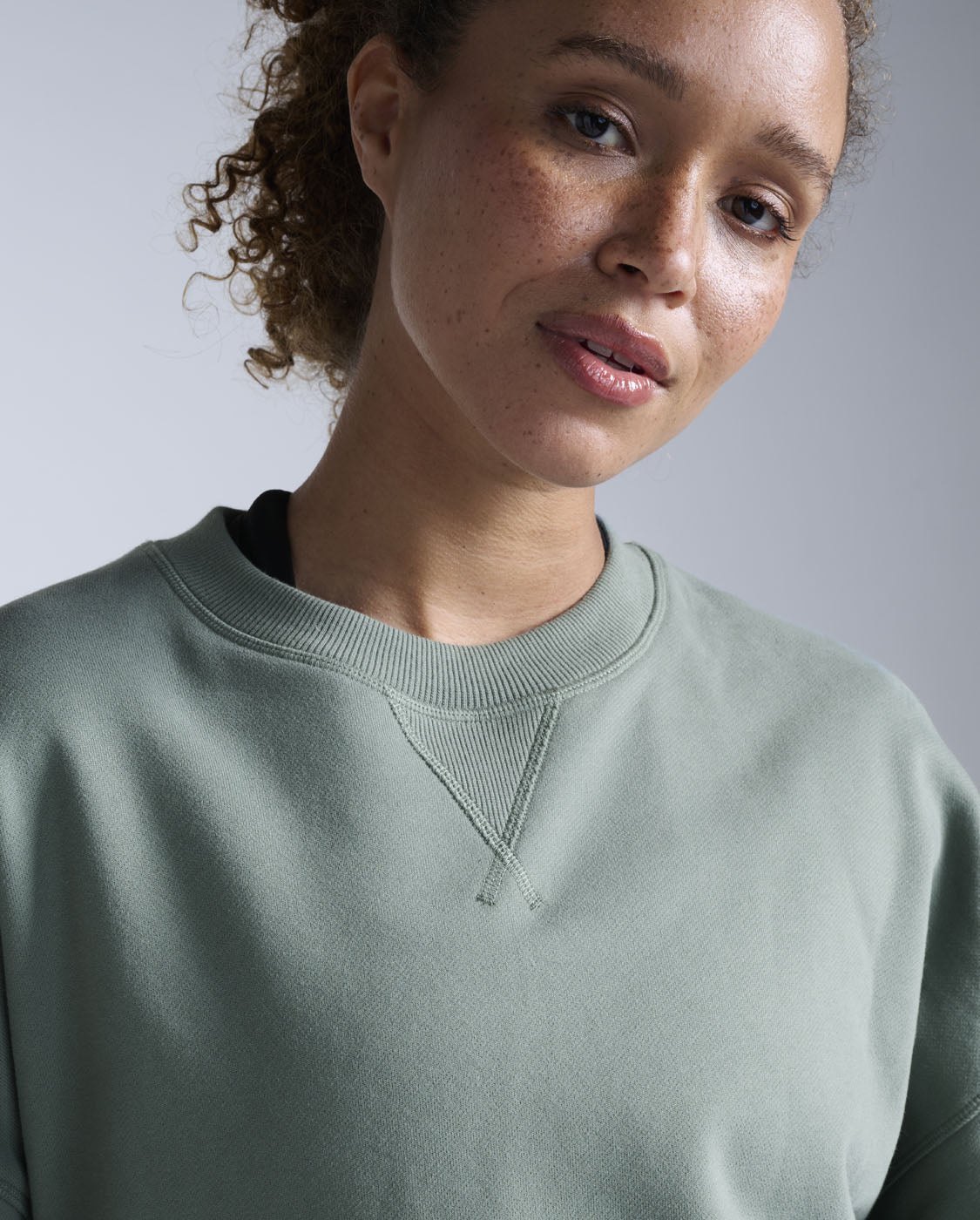 2xu-ez-oversized-organic-cotton-crew-sweatshirt-fern-bio-baumwolle image 7