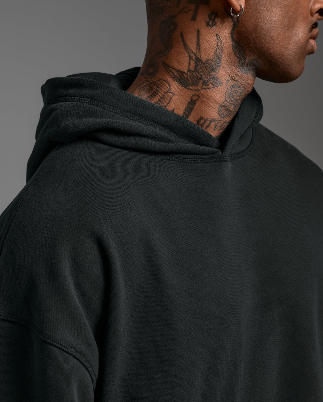 2xu-ez-oversized-bio-baumwoll-hoodie-schwarz-unisex image 7