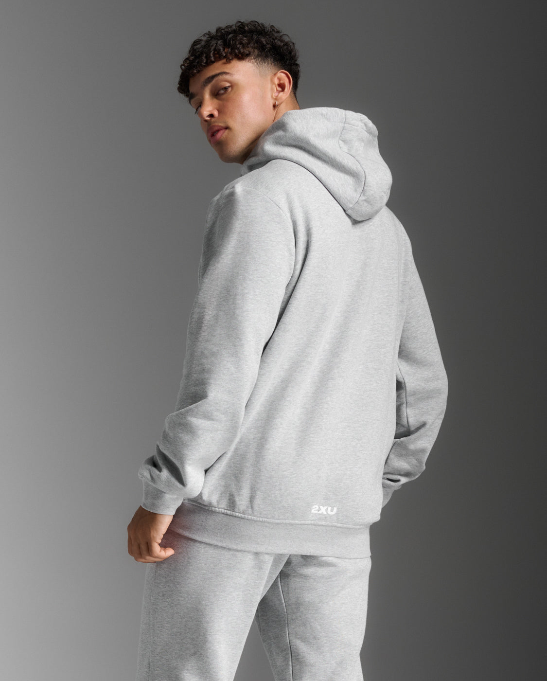 2xu-motion-aspire-zip-hoodie-grey-marle-white-fleece image 1