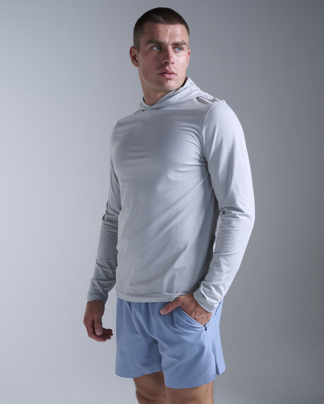 2xu-motion-hoodie-herren-harbor-mist-langarm-warm image 1