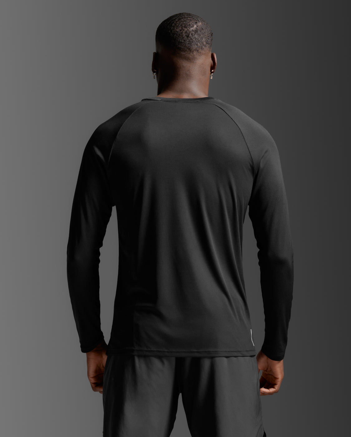 2xu-aero-long-sleeve-laufshirt-schwarz-silver-reflective image 2