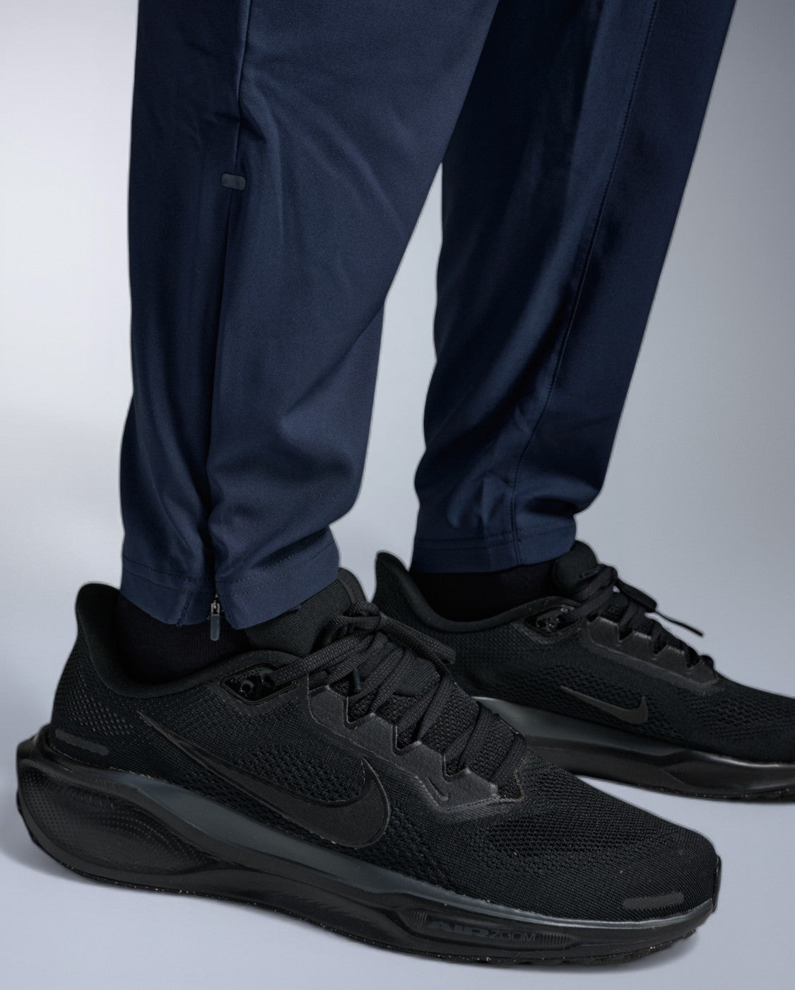 2xu-aero-woven-jogger-laufhose-herren-midnight-reflective image 7