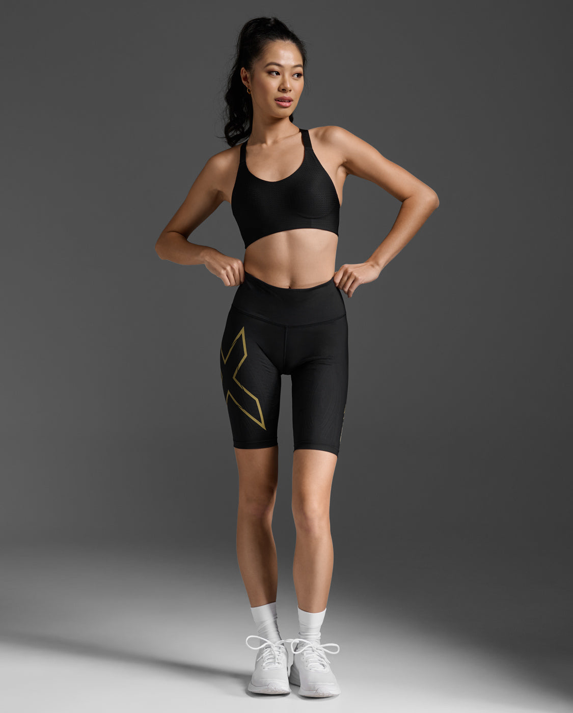 2xu-light-speed-mid-rise-compression-shorts-schwarz image 5