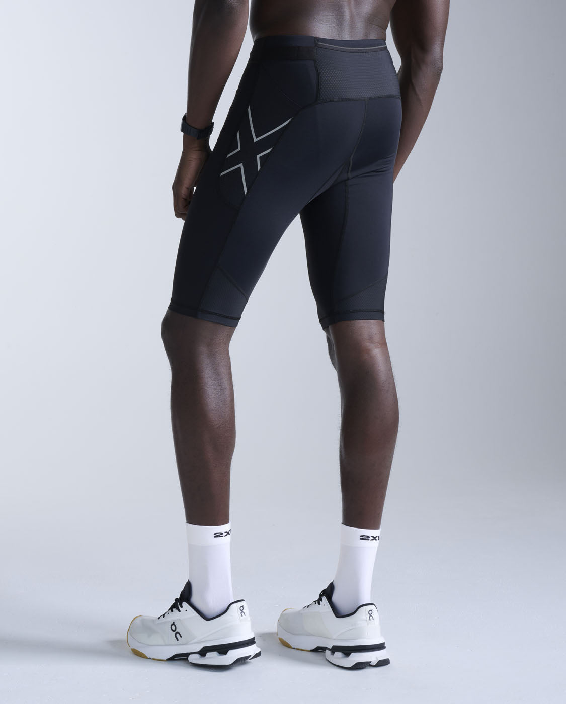 2xu-aero-mesh-compression-shorts-kompressionsshorts-schwarz-herren image 3