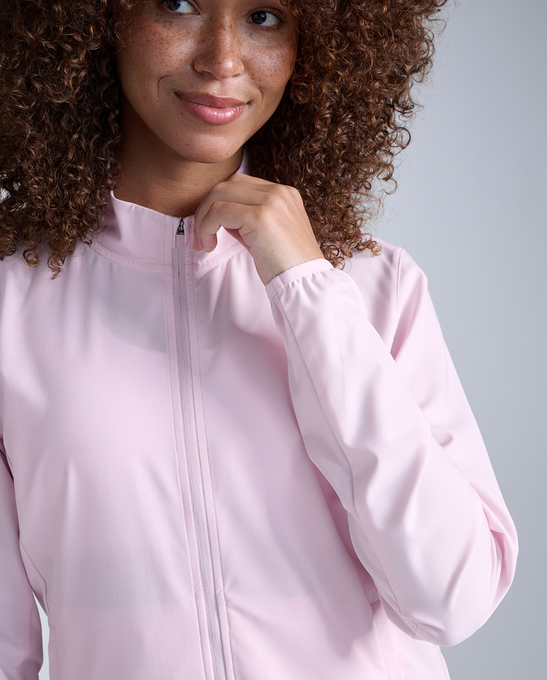 2xu-aero-jacket-laufjacke-pink-frost-damen-wasserabweisend image 3