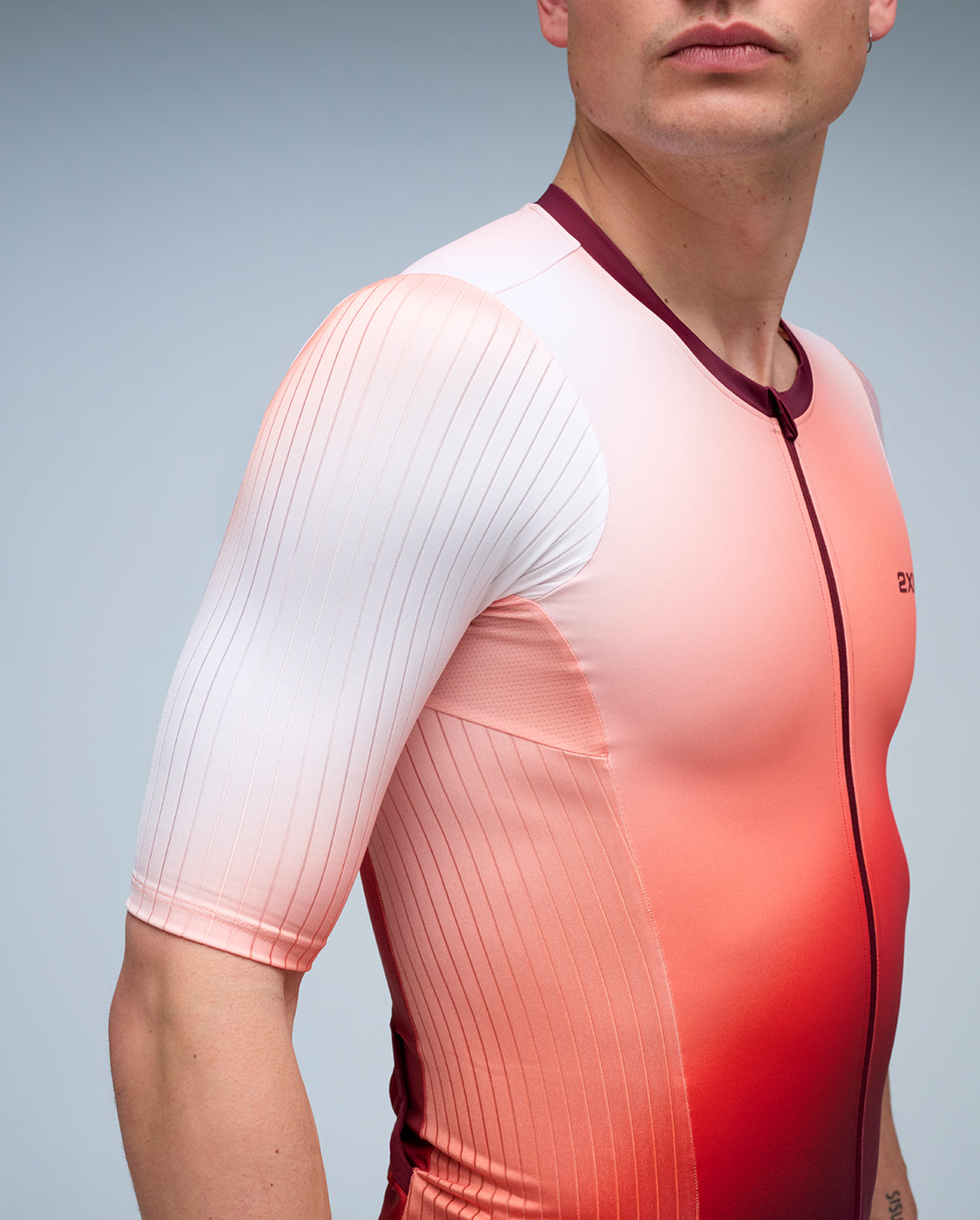 2xu-aero-tri-sleeved-top-heatwave-triathlon-herren image 2
