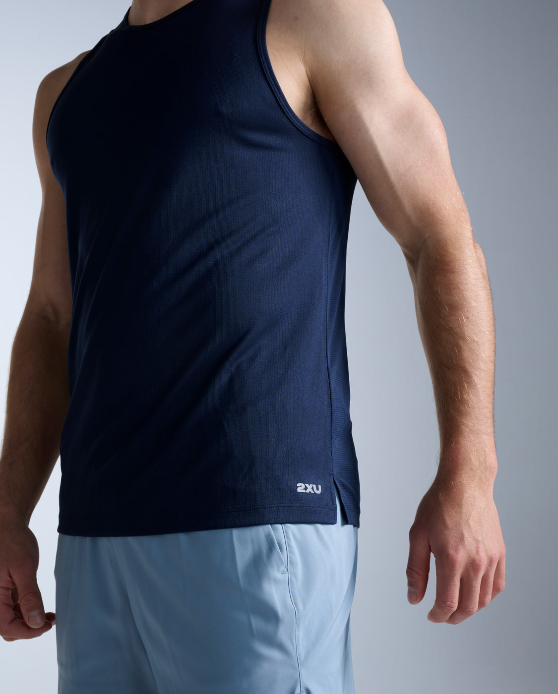 2xu-aero-tank-top-herren-midnight-rmellos-mesh image 4