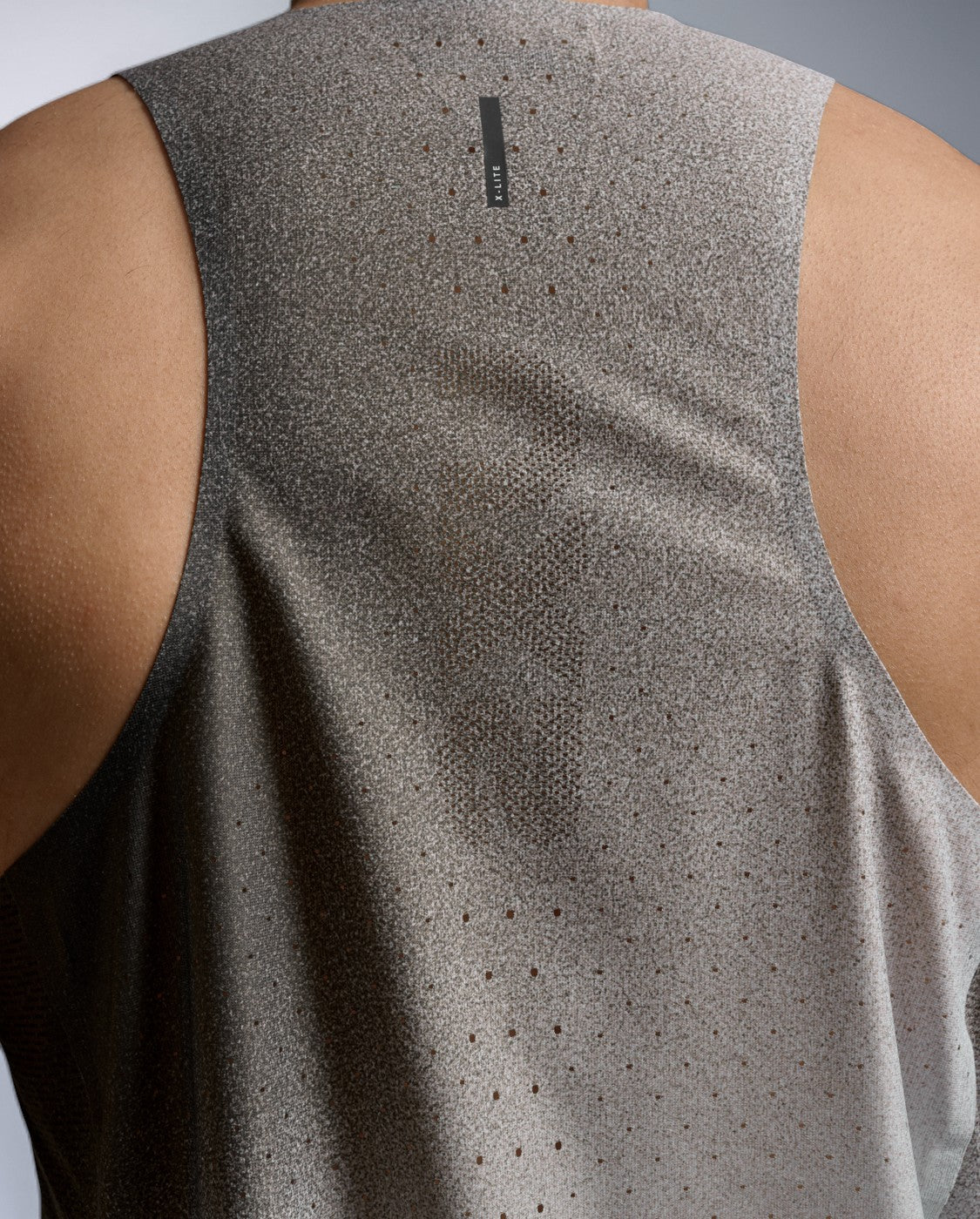 2xu-light-speed-react-singlet-herren-lagoon-blast-rmellos image 4