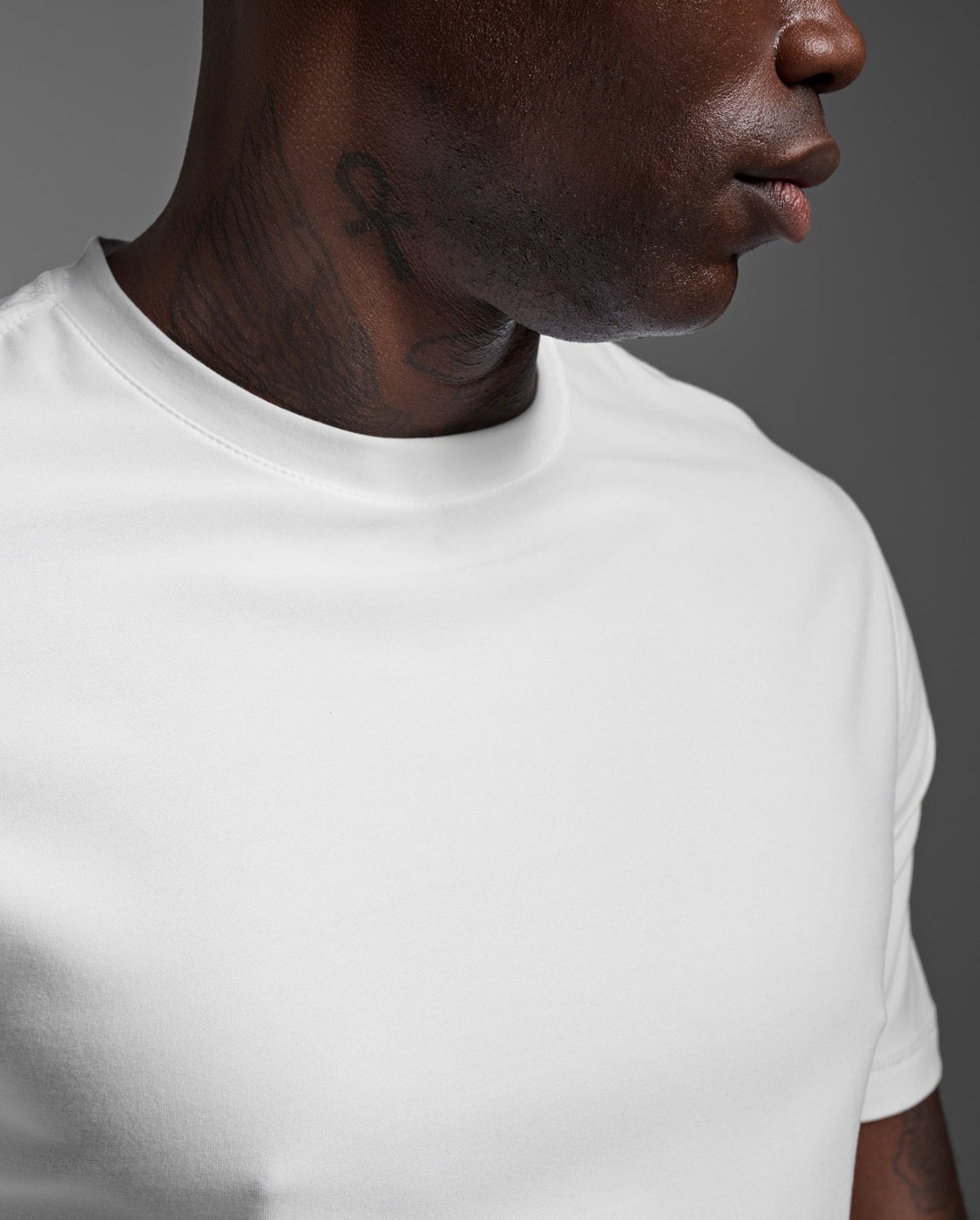 2xu-signature-tee-t-shirt-herren-wei-kurzarm-regular image 7