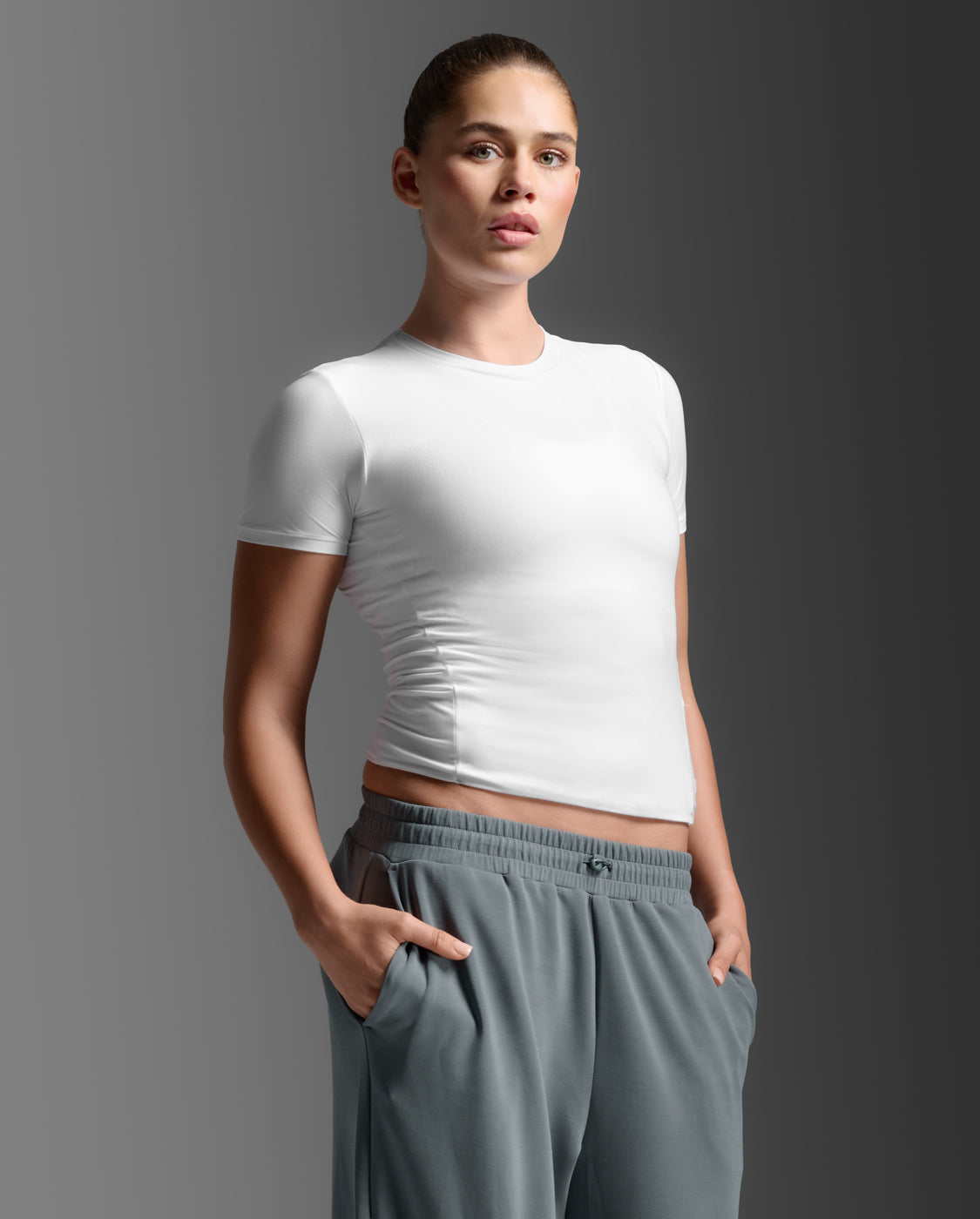 2xu-signature-wonderluxe-fitted-tee-t-shirt-damen-wei-stretch image 5